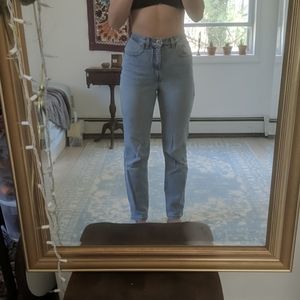 Vintage highhh wasted straight leg light wash!